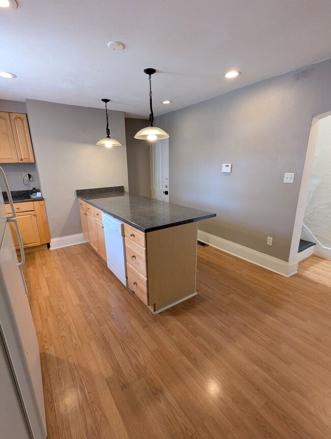 Building Photo - 2 Bedroom 1 Bathroom Single Family Home (S...