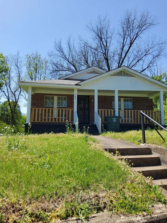 Foto principal - Welcome to this charming 3-bedroom, 1-bath...