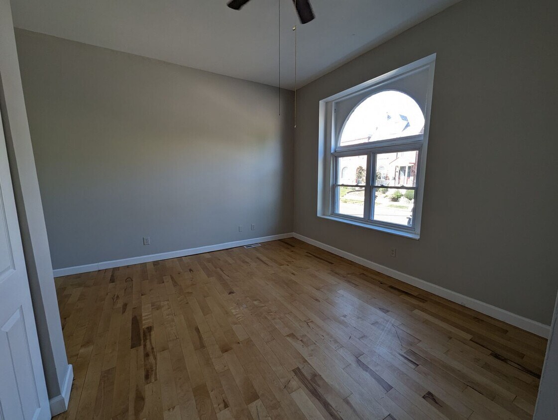 2600 S Compton Ave Unit 1F, St. Louis, MO 63118 Room for Rent in St