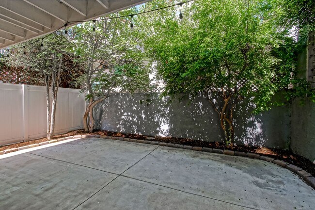 Building Photo - REMODELED, BRIGHT & AIRY HOME ON ONE OF TH...