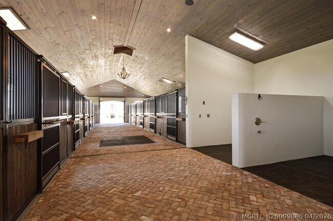 Foto del edificio - 3689 Grand Prix Farms Rd