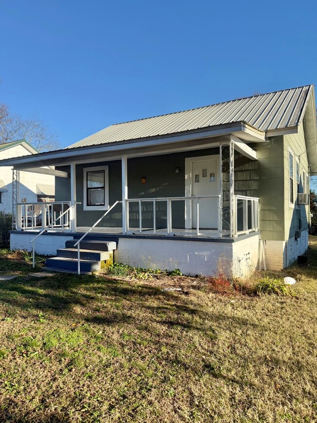 Building Photo - 2 bed, 1 bath home in Opelika