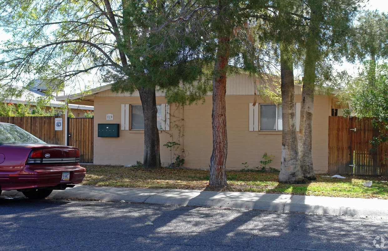 Primary Photo - 819 E Carol Ave
