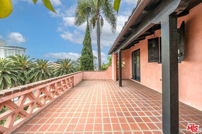 Foto del edificio - 1903 N Orchid Ave