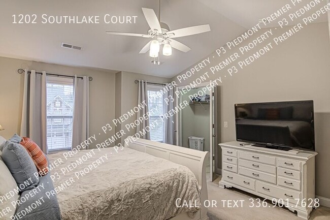 Photo - 1202 Southlake Ct House