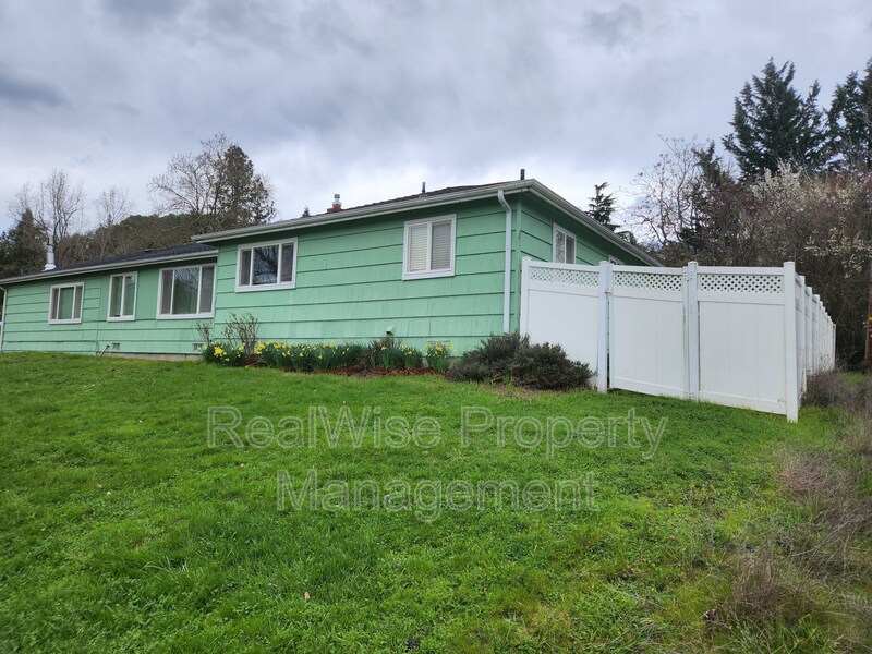 Foto principal - 3089 NE Follett St