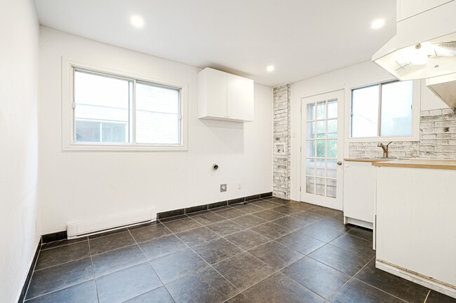 Building Photo - 3970 Rue Prieur E