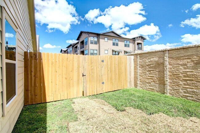 Building Photo - 5564 Plantation Forest Dr