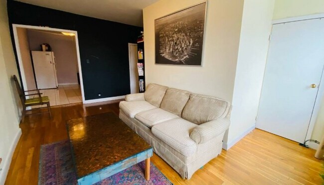 Foto del edificio - 84 Hollywood Ave