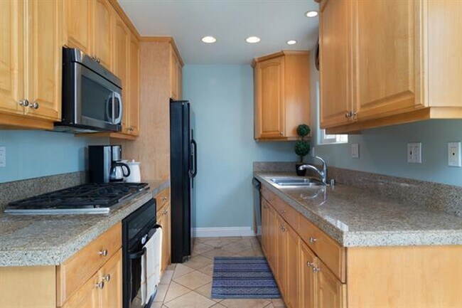 Foto del edificio - Lovely & Spacious Clairemont Home!  3BD/2BA w/ Pool & Hot Tub! Only - $5,495/mo