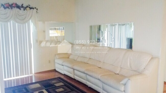 Foto del edificio - 4475 Red Oak Common