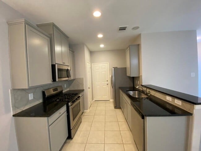Building Photo - 125 Camelot Pl Ct