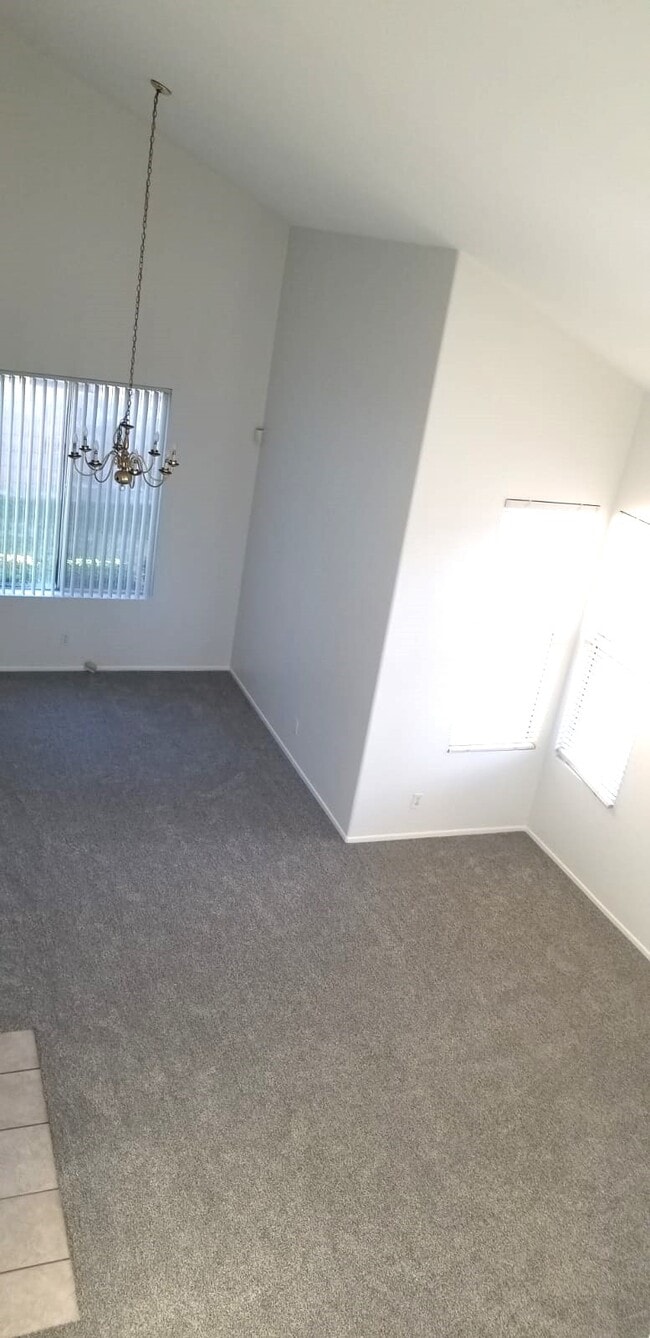 Building Photo - 1046 Viewpointe Ln