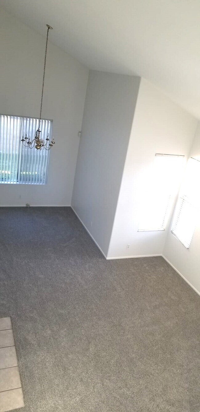 Foto del edificio - 1046 Viewpointe Ln