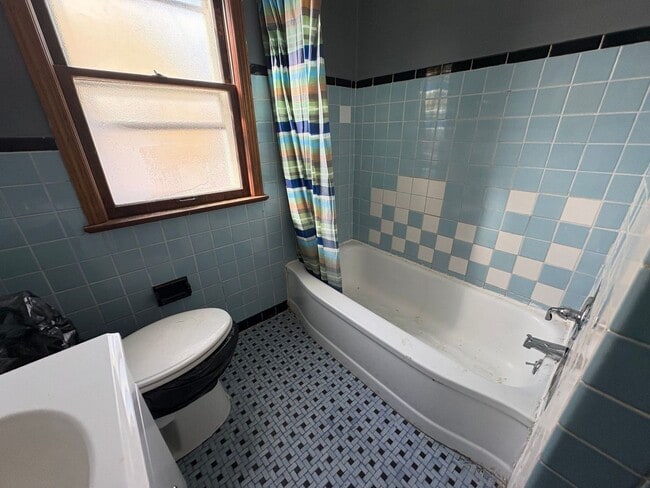 Building Photo - 16914 Maple Heights Blvd