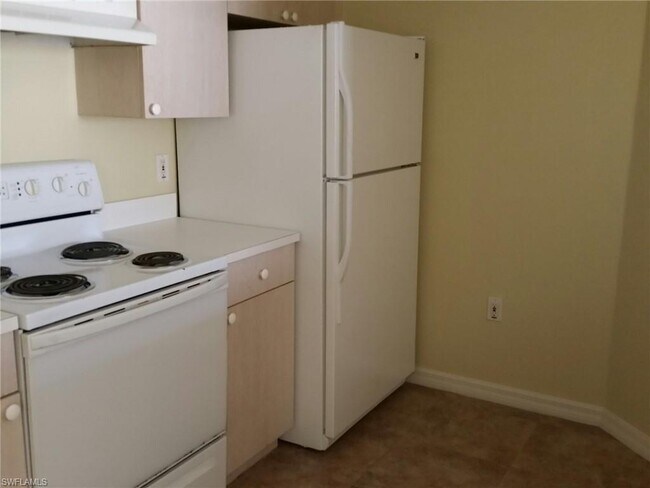 Foto del edificio - 1755 Four Mile Cove Pkwy
