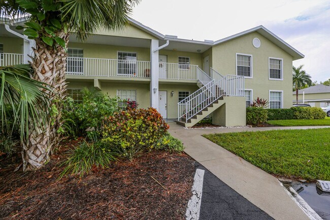 Foto del edificio - **LOVELY FULLY FURNISHED SEASONAL RENTAL**...