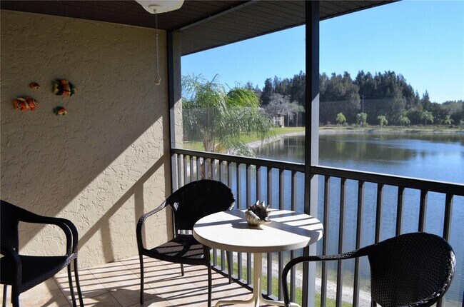 Building Photo - 4024 Oakview Dr