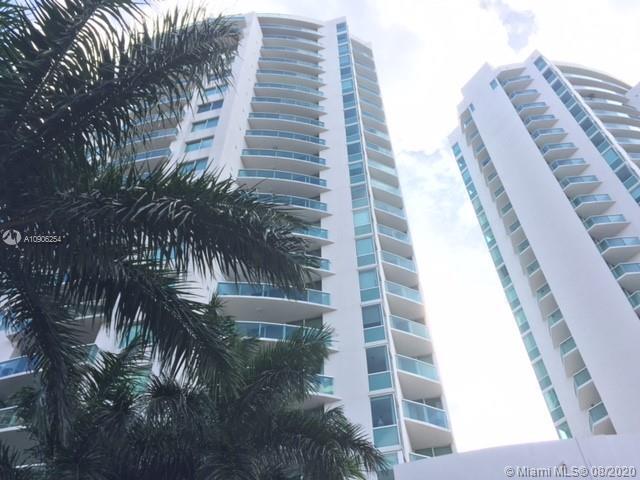Foto principal - 19400 Turnberry Way