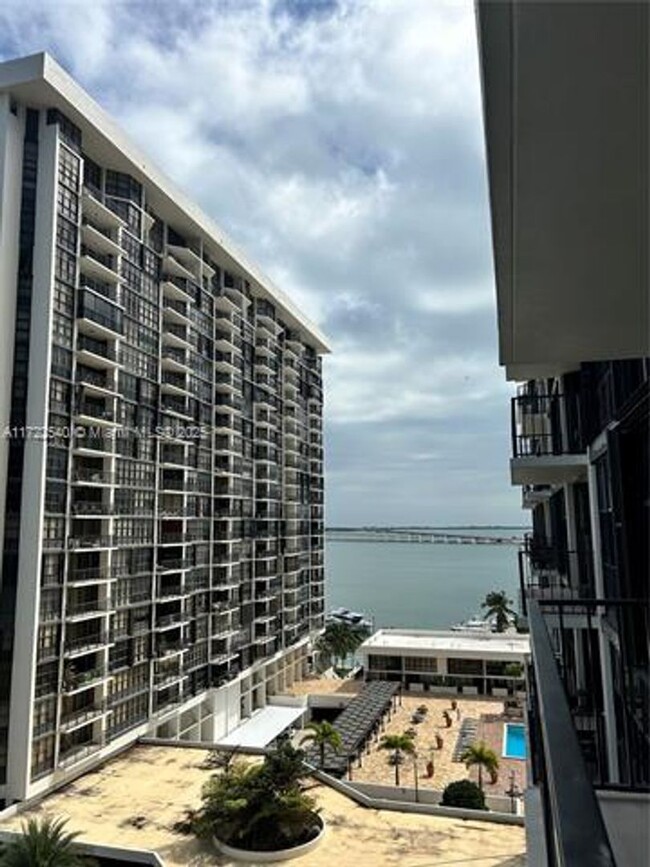 Foto del edificio - 1901 Brickell Ave