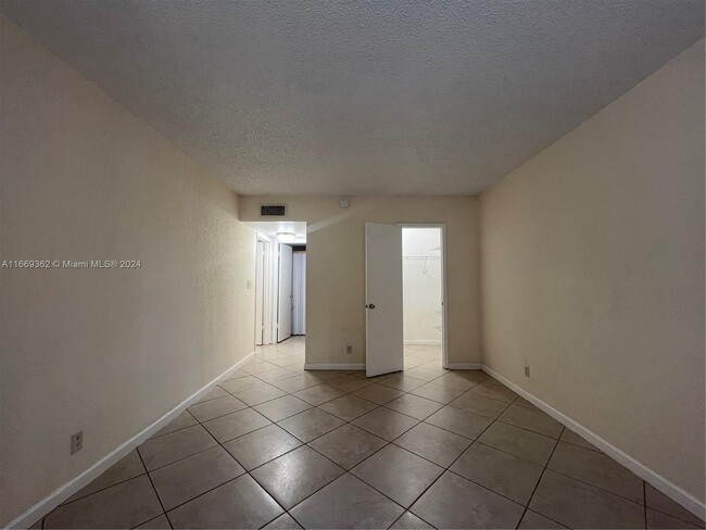 Building Photo - 4013 N University Dr