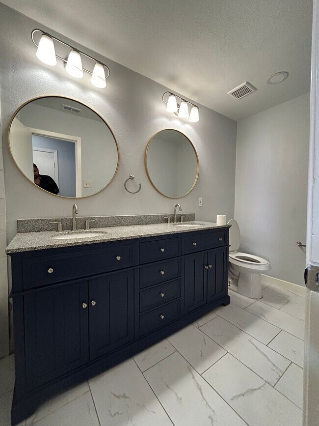 Foto del edificio - 2750 Ridgewood St