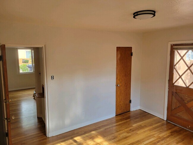 Foto del edificio - Anderson Duplex