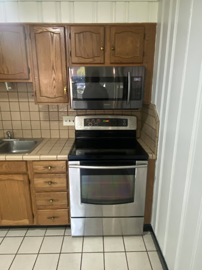 Building Photo - Chestnut Grove Village 26