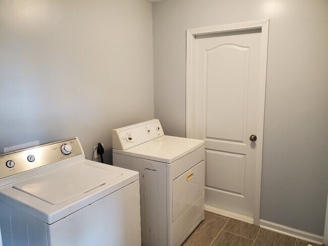 Foto del edificio - 108 Chatfield Dr.