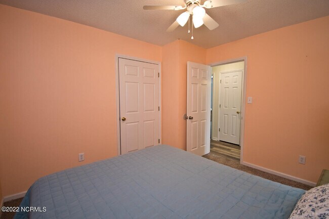 Foto del edificio - 422 Holly St