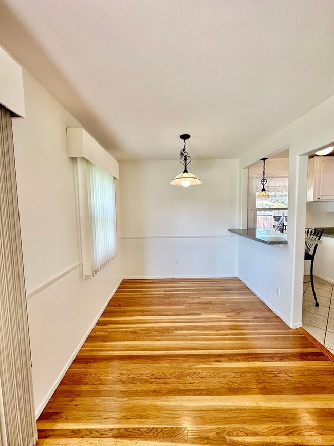 Building Photo - Beautifully Remodeled Allied Gardens Home