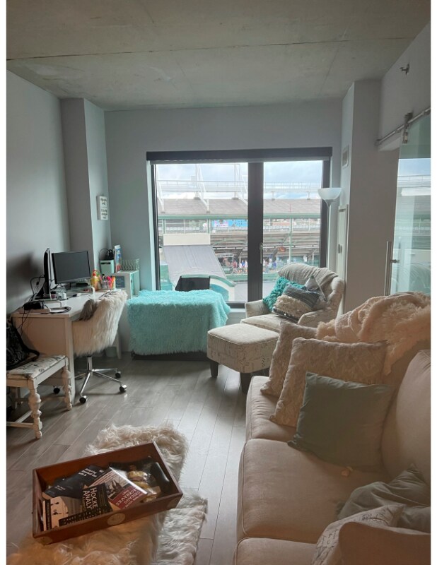 Foto del edificio - 1025 W Addison St