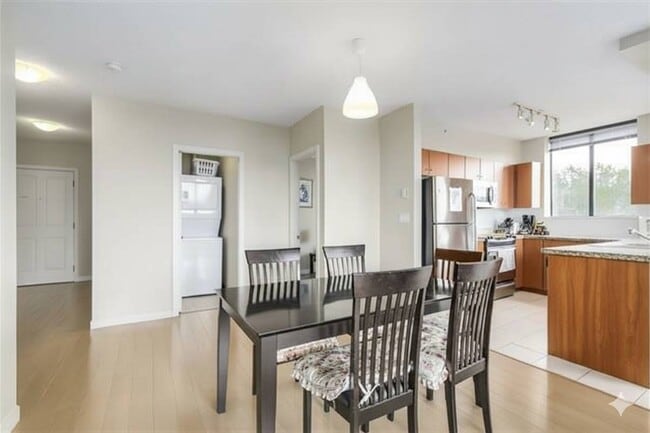 Photo du bâtiment - 511 Rochester Av