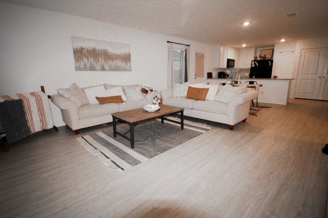 Building Photo - 15104 Bull Wagon Wy