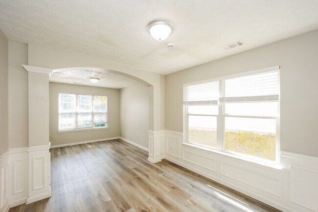 Foto del edificio - 9422 Lakeview Rd