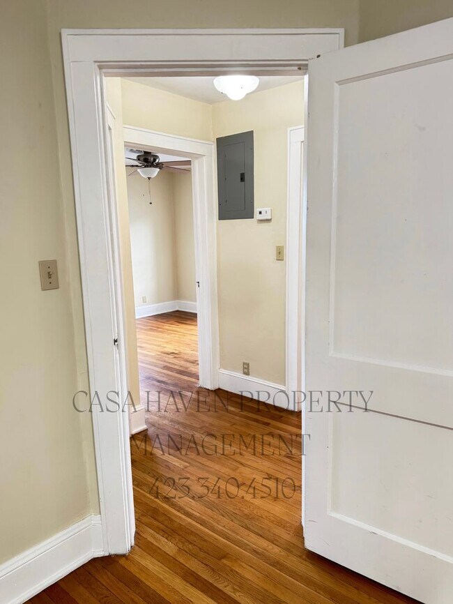Foto del edificio - 302 W Pine St