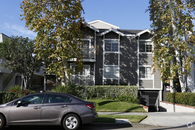 Foto del edificio - 3619 Clarington Ave