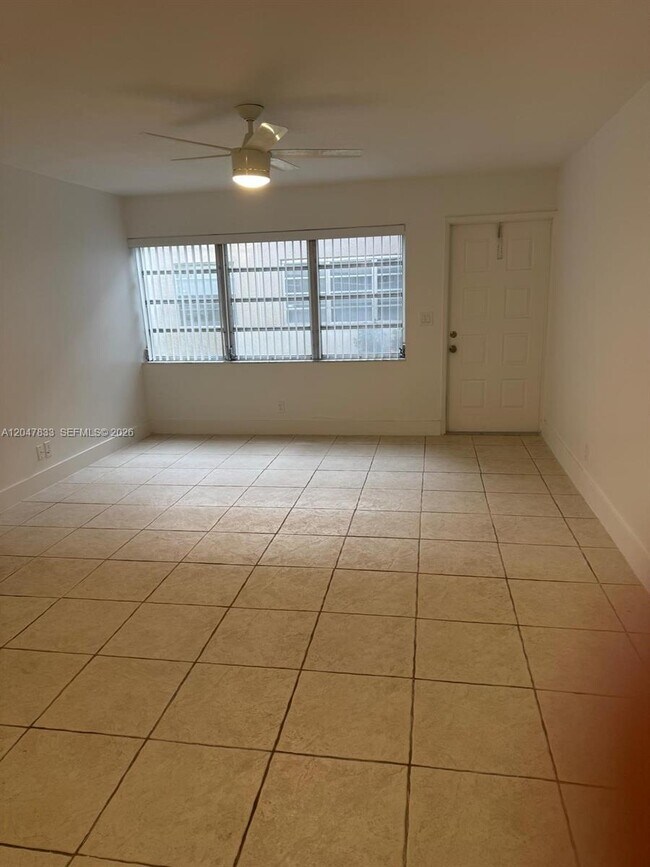 Foto del edificio - 10116 Twin Lakes Dr