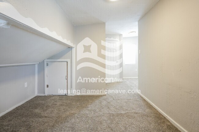 Building Photo - 1138 Queen St