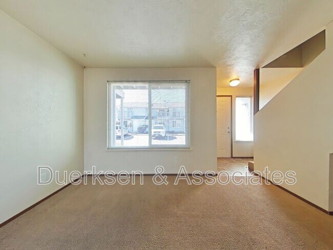 Building Photo - 2533 SW Pickford St