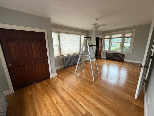 Mater bedroom - 141 Western Ave