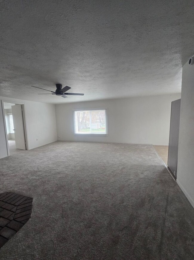 Foto del edificio - 2 bed 1 bath Recently Remodeled