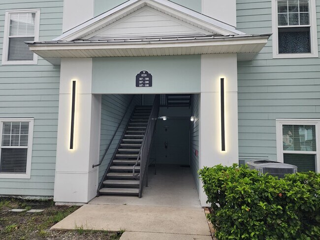 Foto del edificio - 8218 Green Parrot Rd