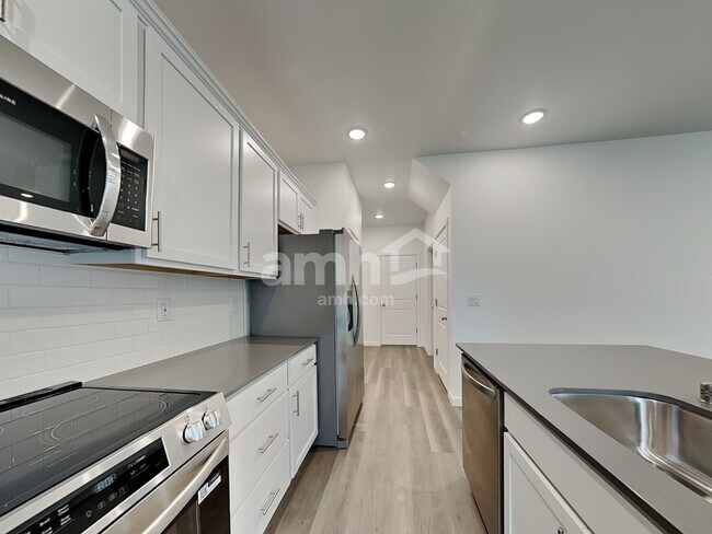 Building Photo - 5125 Turnstone St SE