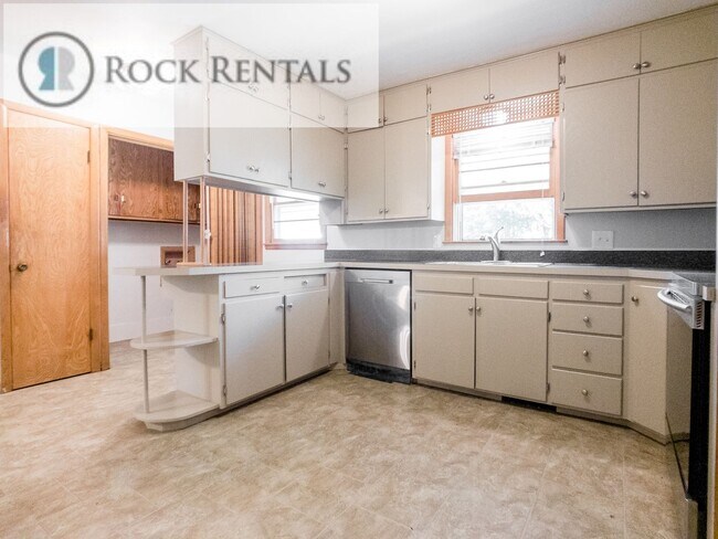 Foto del edificio - 4 Bed 2 Bath in Arlington