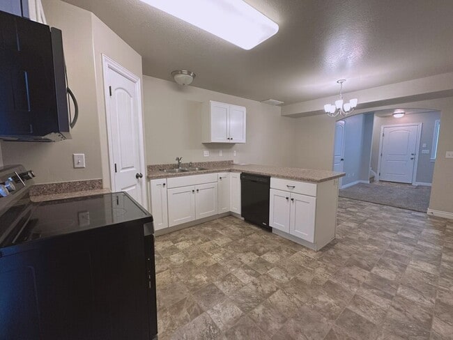 Foto del edificio - 465 N 2650 W