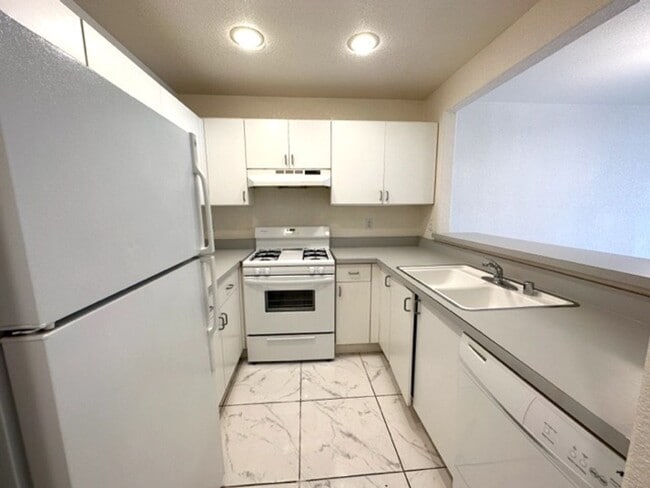 Building Photo - Southwest Las Vegas Condo. 1st Floor. 1 be...