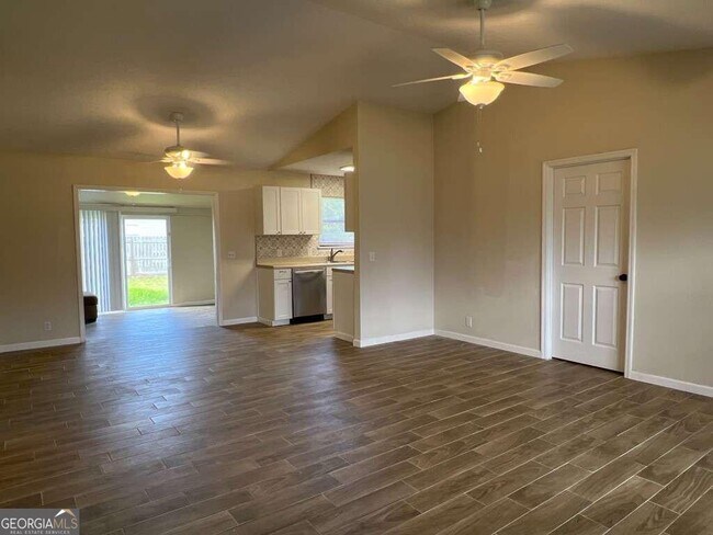 Foto del edificio - 103 Willow Lake Dr