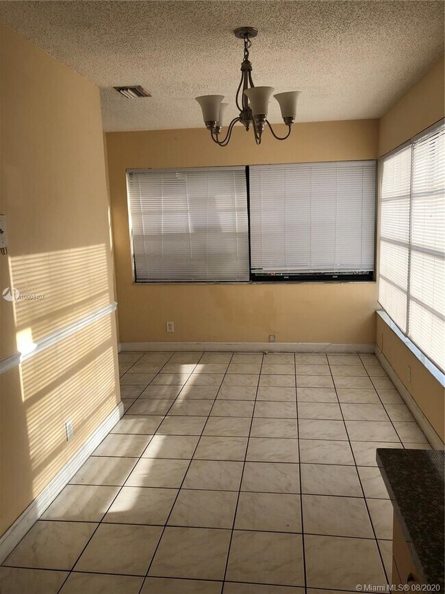 Foto del edificio - 2522 Coral Springs Dr