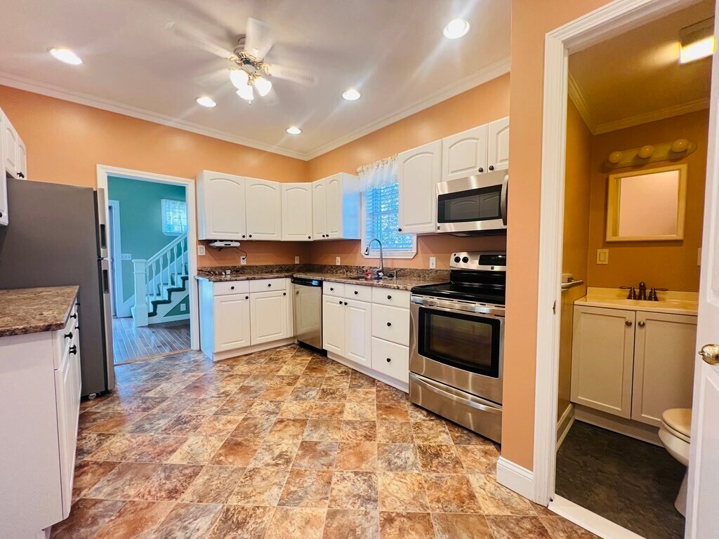 Primary Photo - 91 Hamden Cir